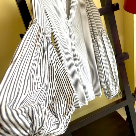 Beautiful Inmark balloon sleeves striped top, size M-L. - Picture 4 of 5